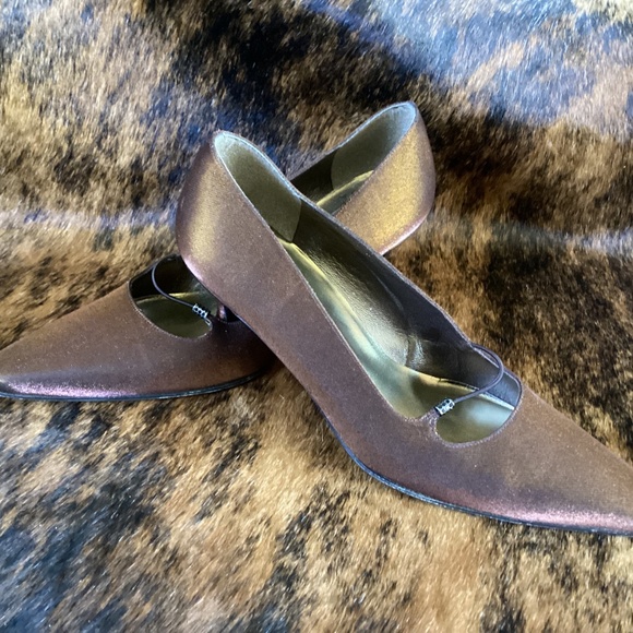 Vintage Stuart Weitzman Brown Metallic Delicate Pointy Toe Heels - Picture 8 of 9